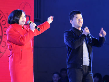 金猴闹春显青春活力，感恩十年扬理想风帆