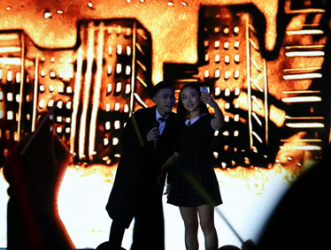 金猴闹春显青春活力，感恩十年扬理想风帆