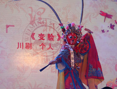 金猴闹春显青春活力，感恩十年扬理想风帆