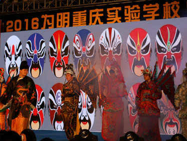 金猴闹春显青春活力，感恩十年扬理想风帆